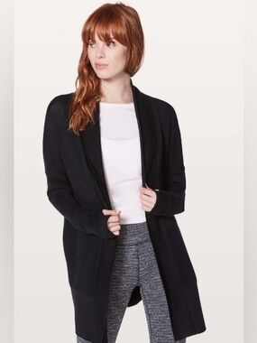 Lululemon Sit In Lotus Wrap II in Black